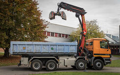 Hakengerät Mercedes mit Stückgutkran
