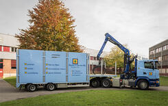 Sattelschlepper Scania mit Holzkran und Auflieger Walde