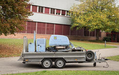 Wurzelstockfräse auf Anhänger